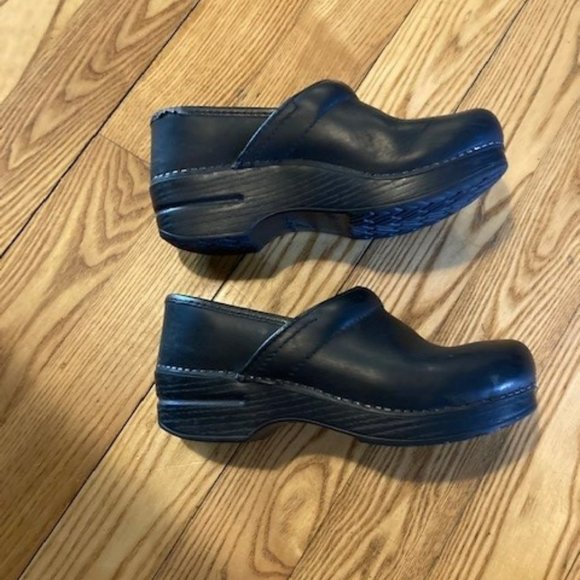 Dansko Shoes - Dansko Size 37 Professional Black Oiled Leather Clogs
